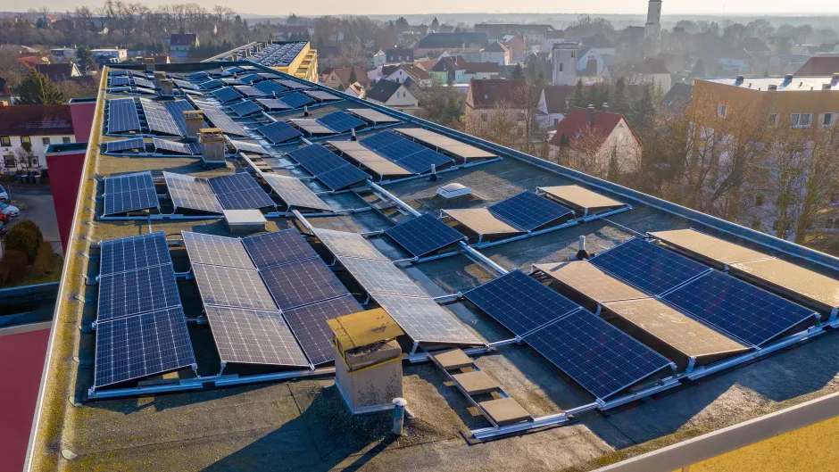 Solaranlagen auf die Dächer!